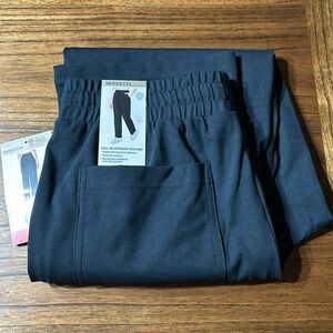 Women’s Mondetta Pull On Straight Leg Pants Size M NWT